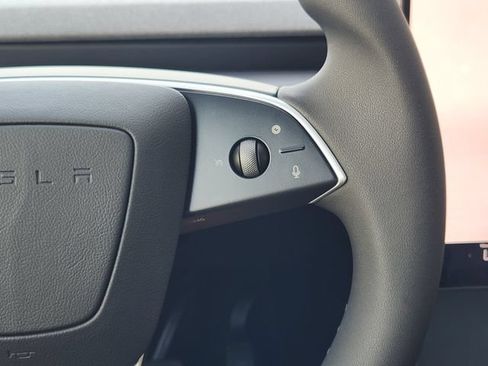 Used 2026 Tesla Model Y AWD image 33
