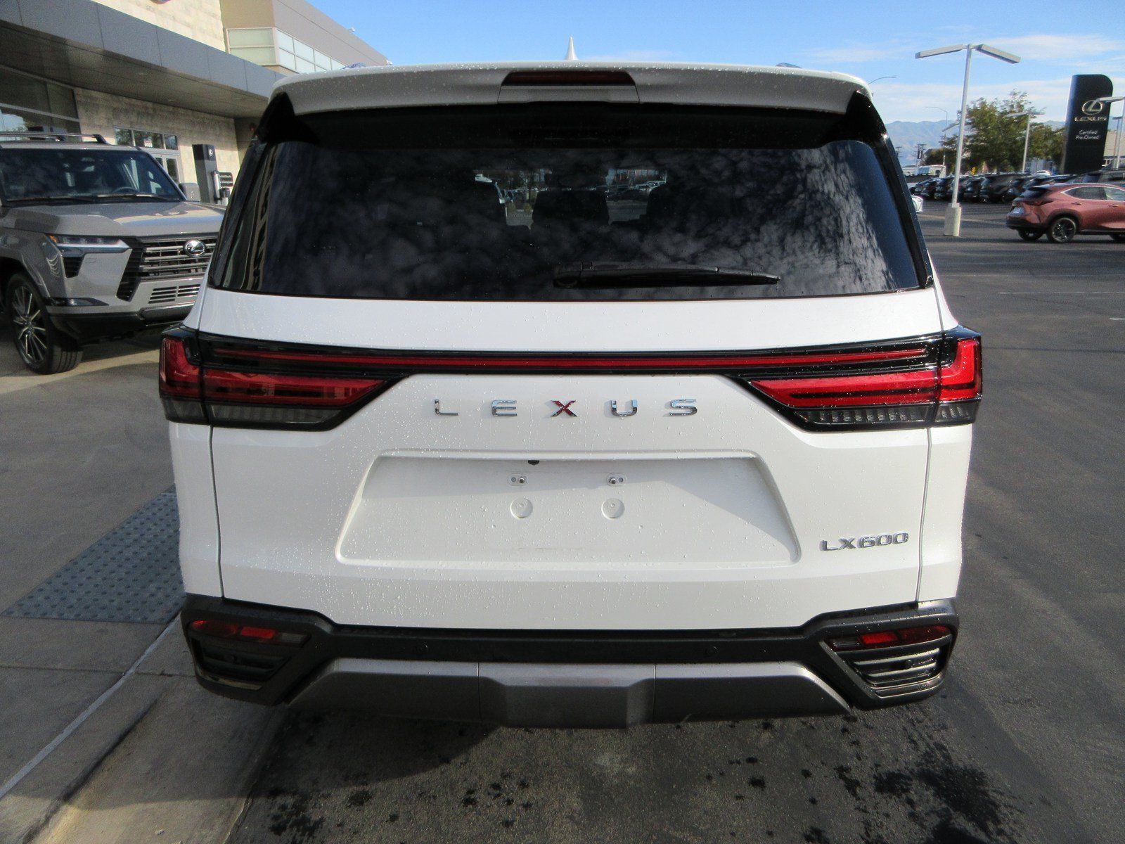 Used 2024 Lexus LX 600 4WD w/ Appearance Package image 7