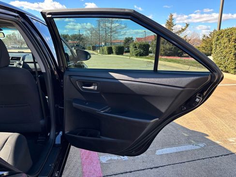 Used 2017 Toyota Camry LE image 19