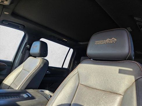 Used 2021 Chevrolet Suburban High Country w/ Premium Package AWD/4WD image 18
