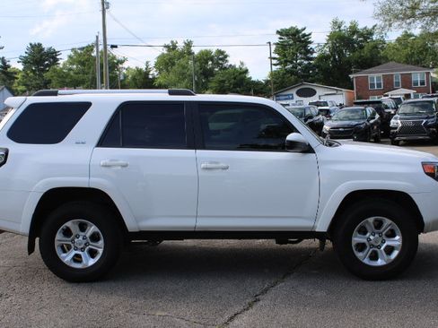 Used 2023 Toyota 4Runner SR5 AWD/4WD image 6