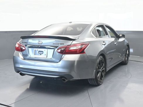 Used 2018 Nissan Altima 2.5 SR w/ SR Midnight Edition image 5