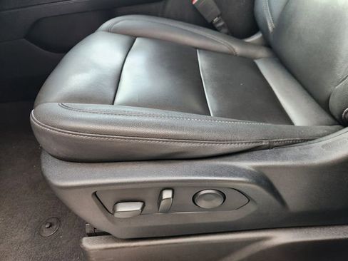 Used 2022 Chevrolet Tahoe Z71 w/ Luxury Package image 20