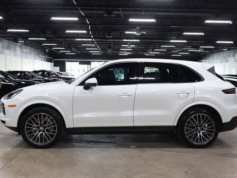 Used 2022 Porsche Cayenne Platinum Edition AWD/4WD image 2