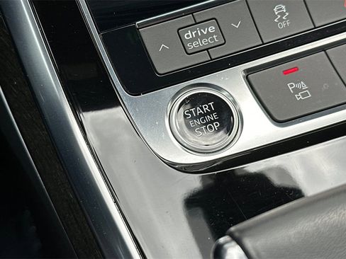 Used 2021 Audi Q8 Premium image 27