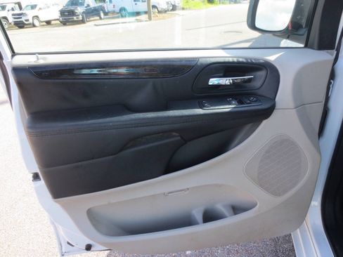 Used 2016 Dodge Grand Caravan SE w/ Quick Order Package 29E SE FWD image 9
