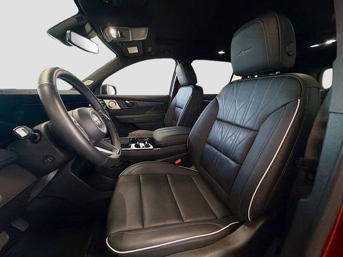 Used 2025 Buick Enclave Avenir FWD image 23