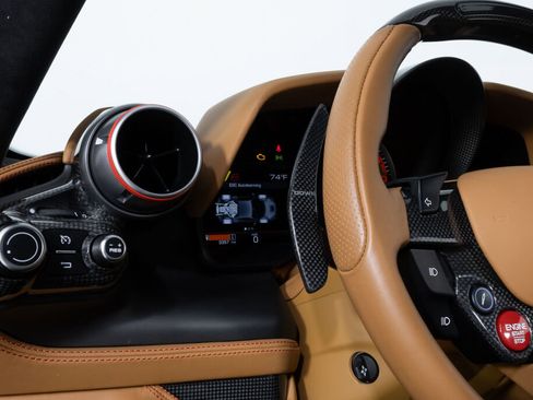 Used 2022 Ferrari F8 Tributo image 35