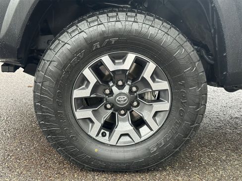 Used 2021 Toyota Tacoma TRD Off-Road w/ TRD Premium Off Road Package image 9