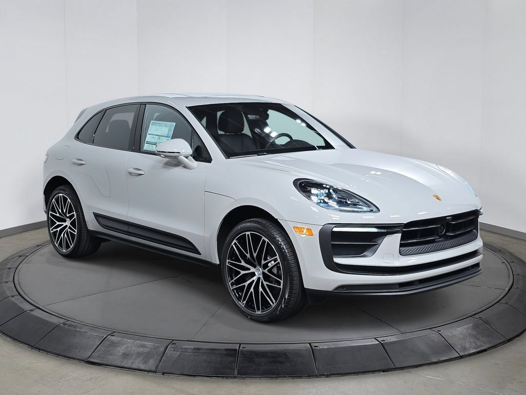 Certified 2026 Porsche Macan AWD/4WD image 9