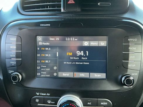 Used 2019 Kia Soul + image 25