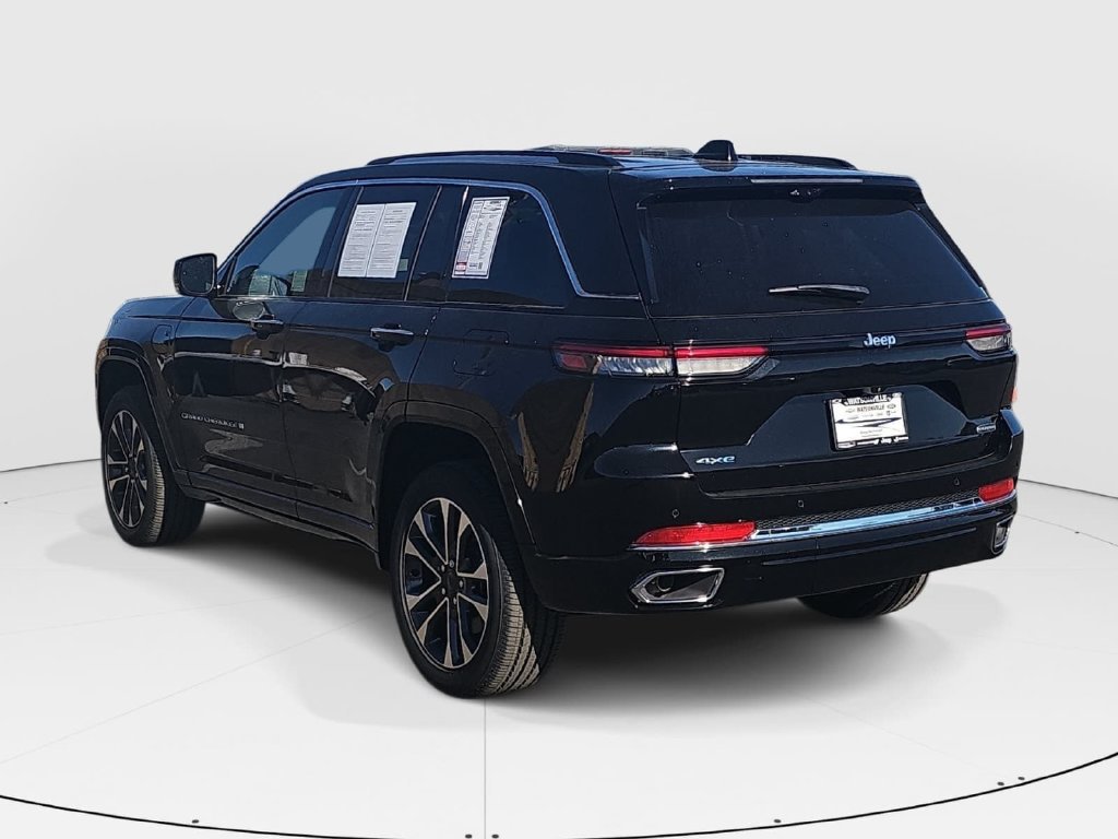 Used 2023 Jeep Grand Cherokee Overland w/ Luxury Tech Group IV AWD/4WD image 5