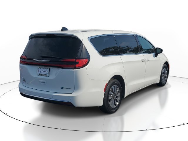 Used 2024 Chrysler Pacifica Limited FWD image 4