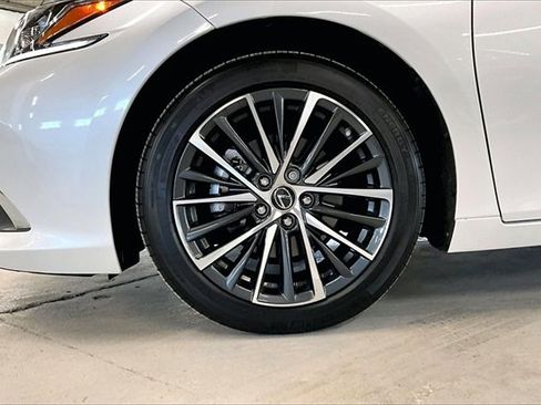 Certified 2023 Lexus ES 250 w/ Premium Package image 34
