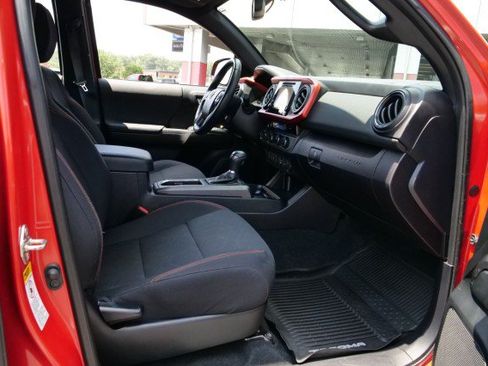 Used 2017 Toyota Tacoma TRD Sport w/ Premium & Technology Package AWD/4WD image 38
