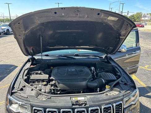 Used 2017 Jeep Grand Cherokee Limited AWD/4WD image 16