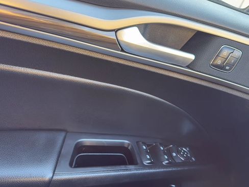 Used 2018 Ford Fusion Energi SE FWD image 22