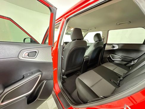 Used 2020 Kia Soul LX image 17