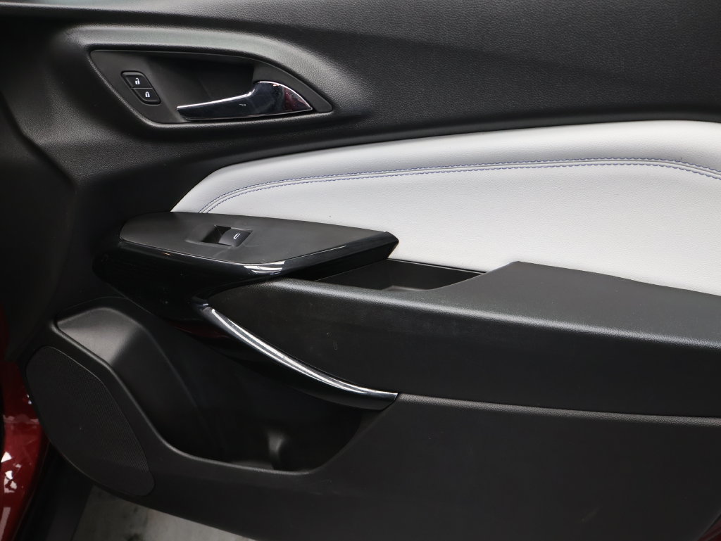 Used 2024 Chevrolet Trax LT w/ LT Convenience Package FWD image 8
