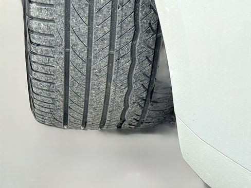 Used 2017 Kia K900 Luxury image 44