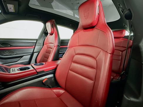 Used 2022 Porsche Taycan 4S image 21