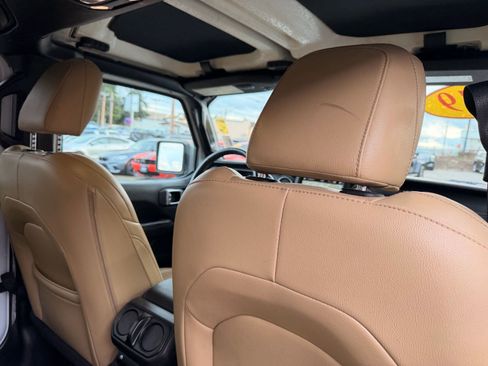 Used 2019 Jeep Wrangler Unlimited Sahara w/ Quick Order Package 24M Moab image 39