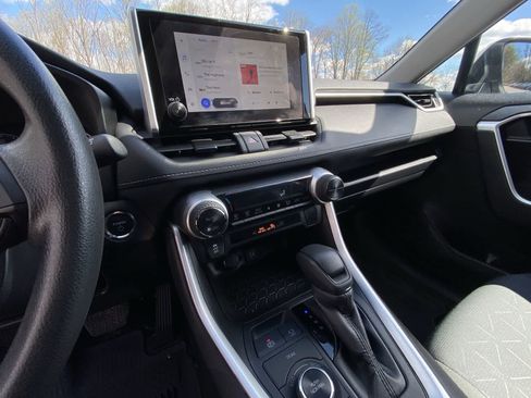 Used 2025 Toyota RAV4 XLE image 22