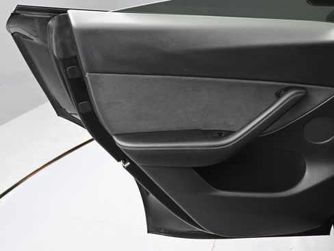 Used 2022 Tesla Model Y Performance image 43