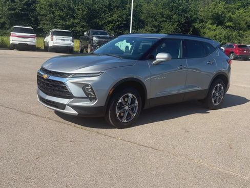 Used 2024 Chevrolet Blazer LT w/ Convenience Package FWD image 4