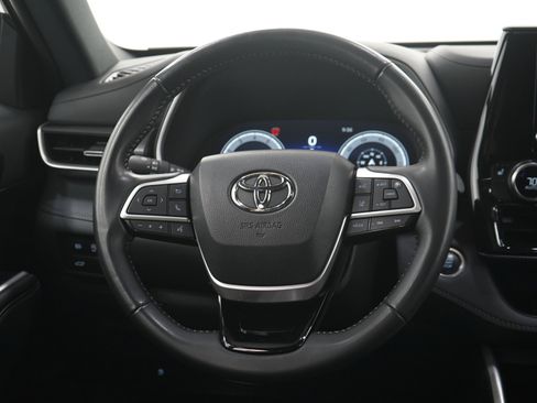 Used 2025 Toyota Highlander XSE AWD/4WD image 18