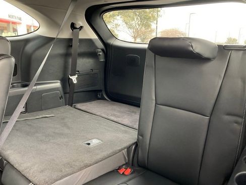 Used 2025 Toyota Highlander Platinum image 12