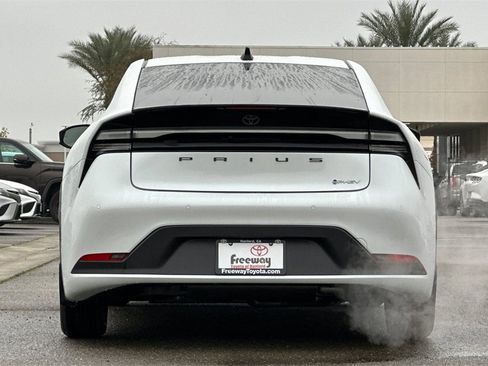 New 2026 Toyota Prius SE image 5