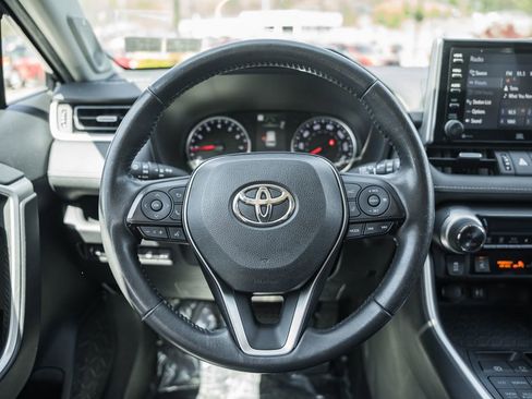 Used 2019 Toyota RAV4 XLE Premium w/ Cold Weather Package AWD/4WD image 32