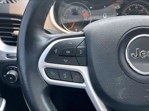 Used 2017 Jeep Cherokee Trailhawk AWD/4WD image 18