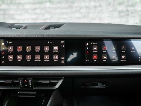 Used 2025 Porsche Cayenne Base image 28