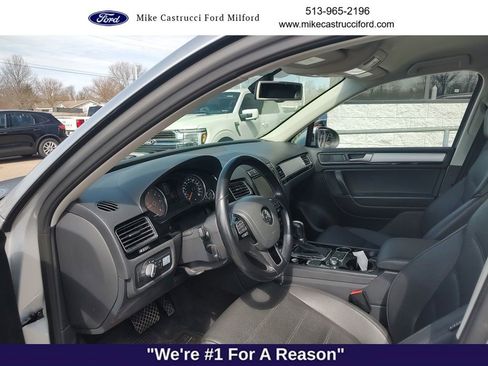 Used 2015 Volkswagen Touareg Sport image 7