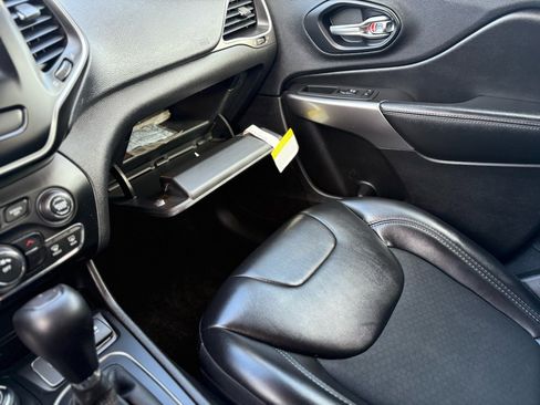 Used 2019 Jeep Cherokee Latitude Plus w/ Cold Weather Group image 16