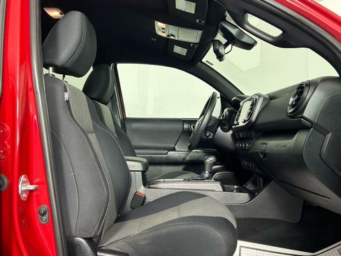 Used 2021 Toyota Tacoma TRD Sport w/ Technology Package image 10