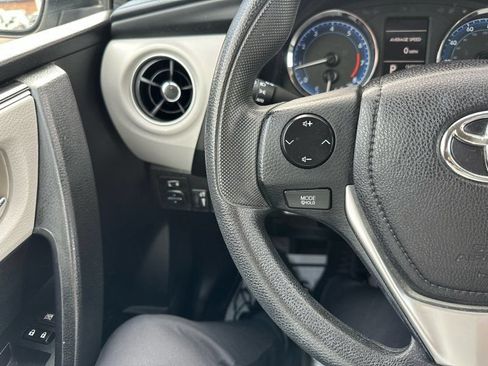 Used 2018 Toyota Corolla LE FWD image 12