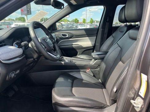 Used 2024 Jeep Compass Latitude AWD/4WD image 5