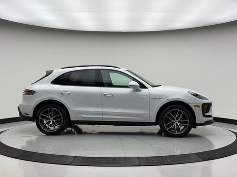 Used 2025 Porsche Macan image 7