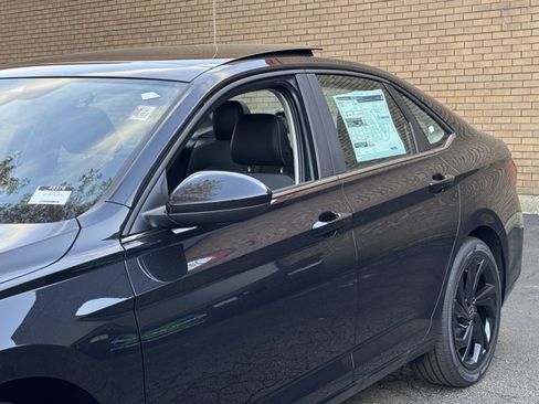 New 2025 Volkswagen Jetta SE image 32