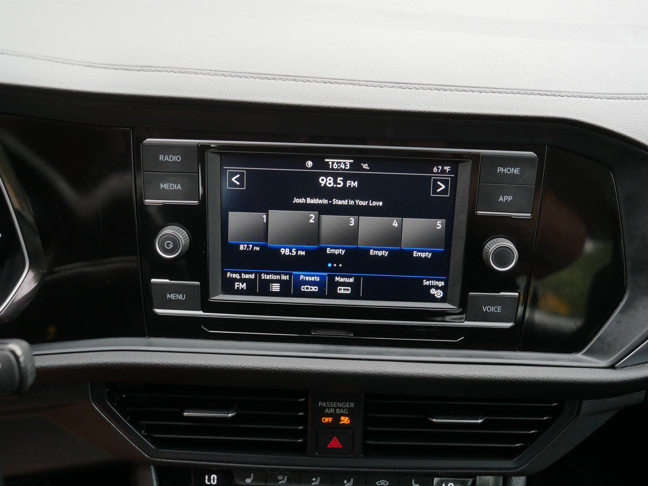 Used 2023 Volkswagen Jetta SE FWD image 22