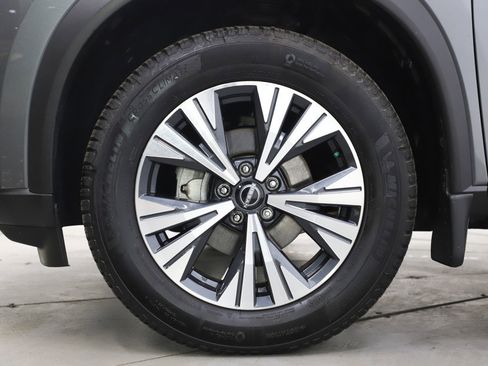 Used 2023 Nissan Rogue SV w/ SV Premium B Package image 31