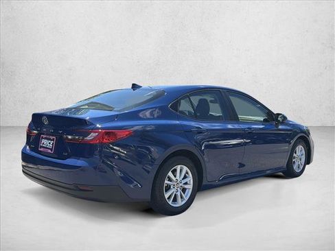 Used 2025 Toyota Camry LE FWD image 5