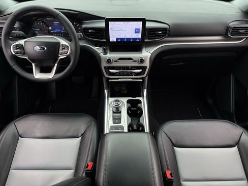 Used 2024 Ford Explorer XLT w/ Equipment Group 202A image 10