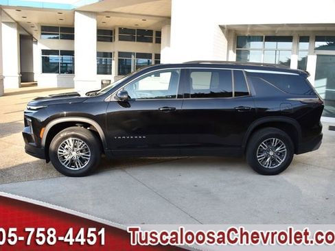 Used 2025 Chevrolet Traverse LT w/ Driver Confidence Package image 6