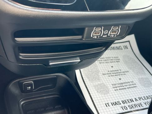 Used 2025 Chrysler Pacifica Select FWD image 23