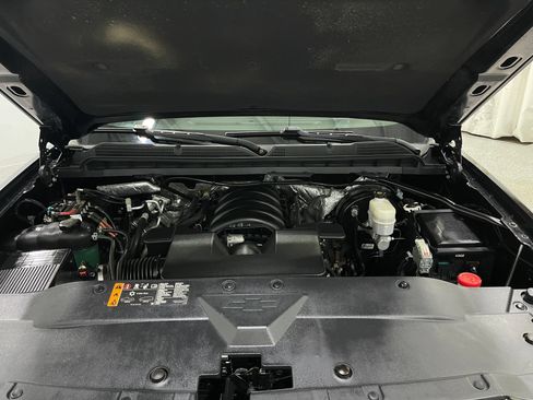 Used 2018 Chevrolet Silverado 1500 Custom w/ Custom Value Package AWD/4WD image 23