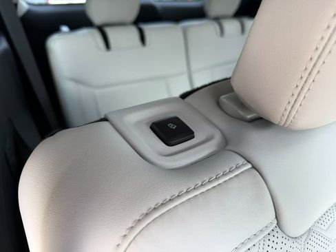 Used 2025 Ford Explorer Platinum w/ Ultimate Package image 14